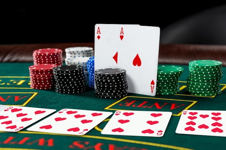 Studio dealer langsung Evolution Gaming dengan meja blackjack dan kamera profesional